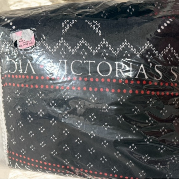 Victoria's Secret Fair Isle Sherpa Blanket Throw 50x60 New - Picture 4 of 5